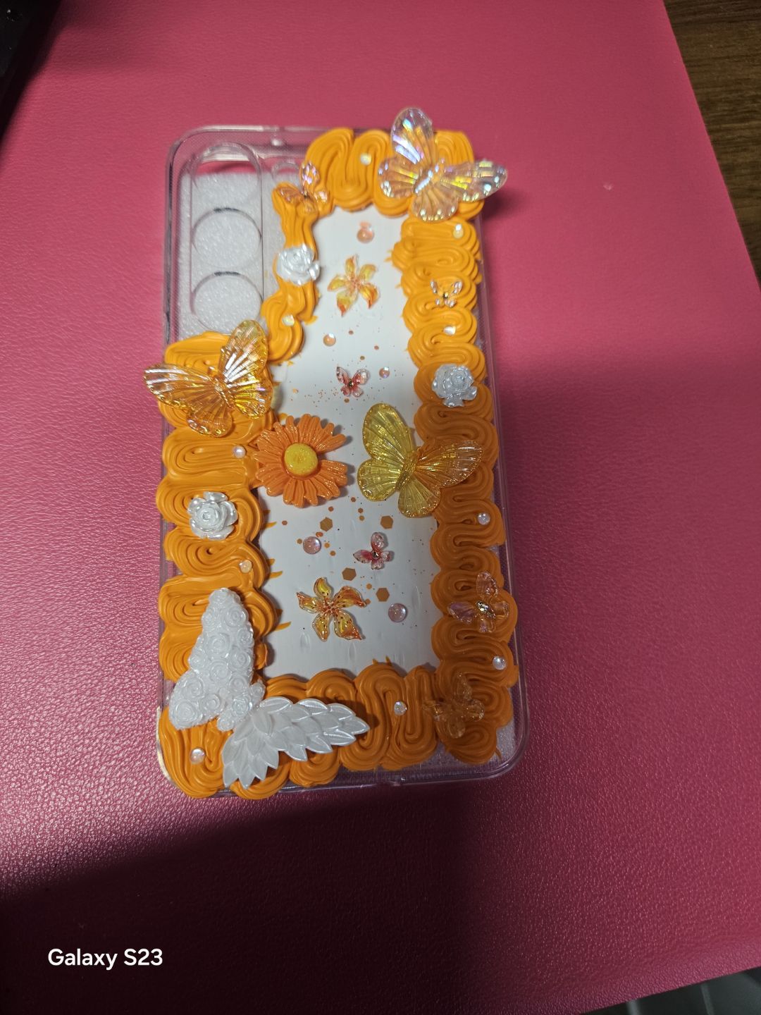 Coque papillon orange