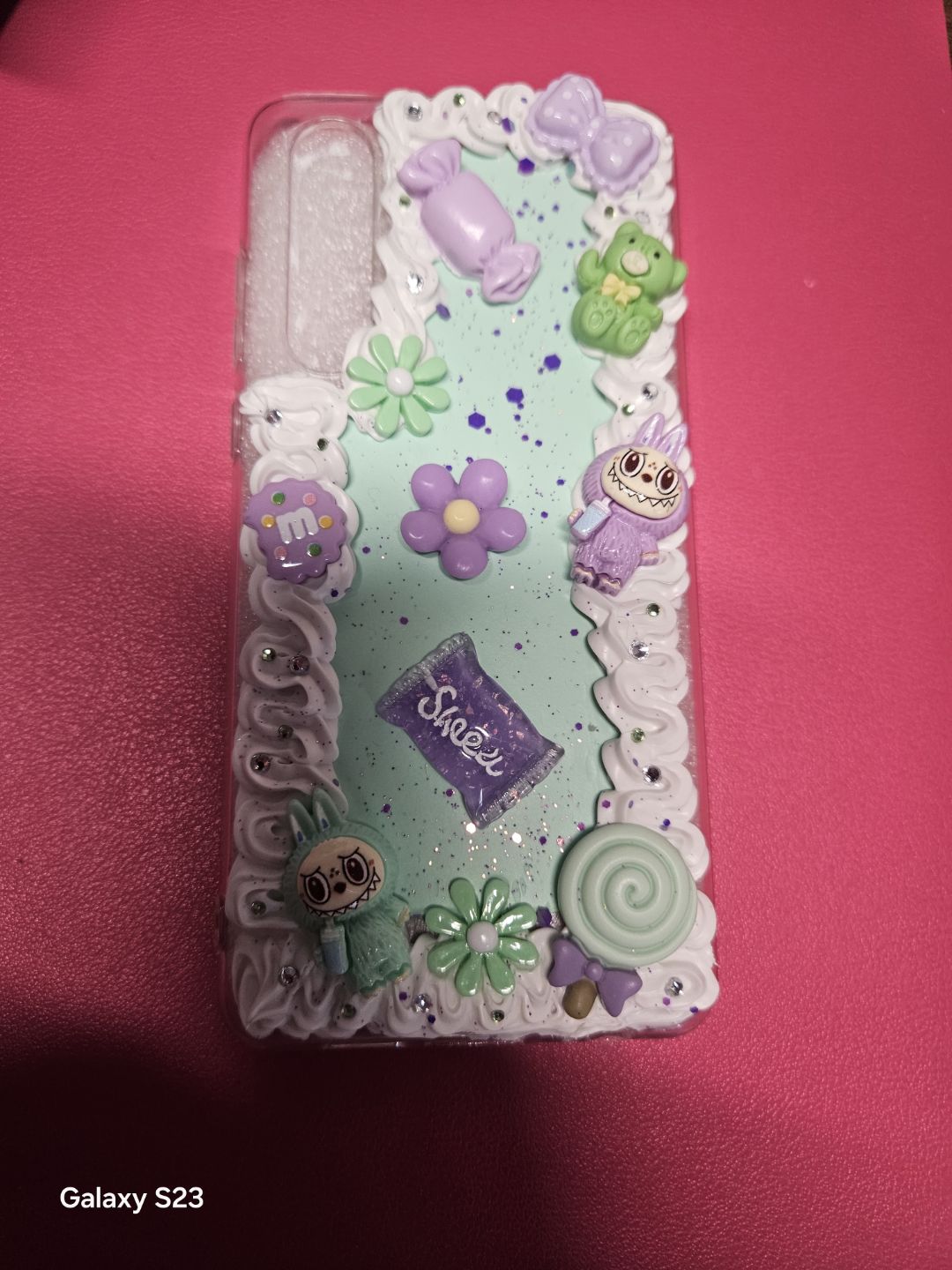 Coque labubu violet